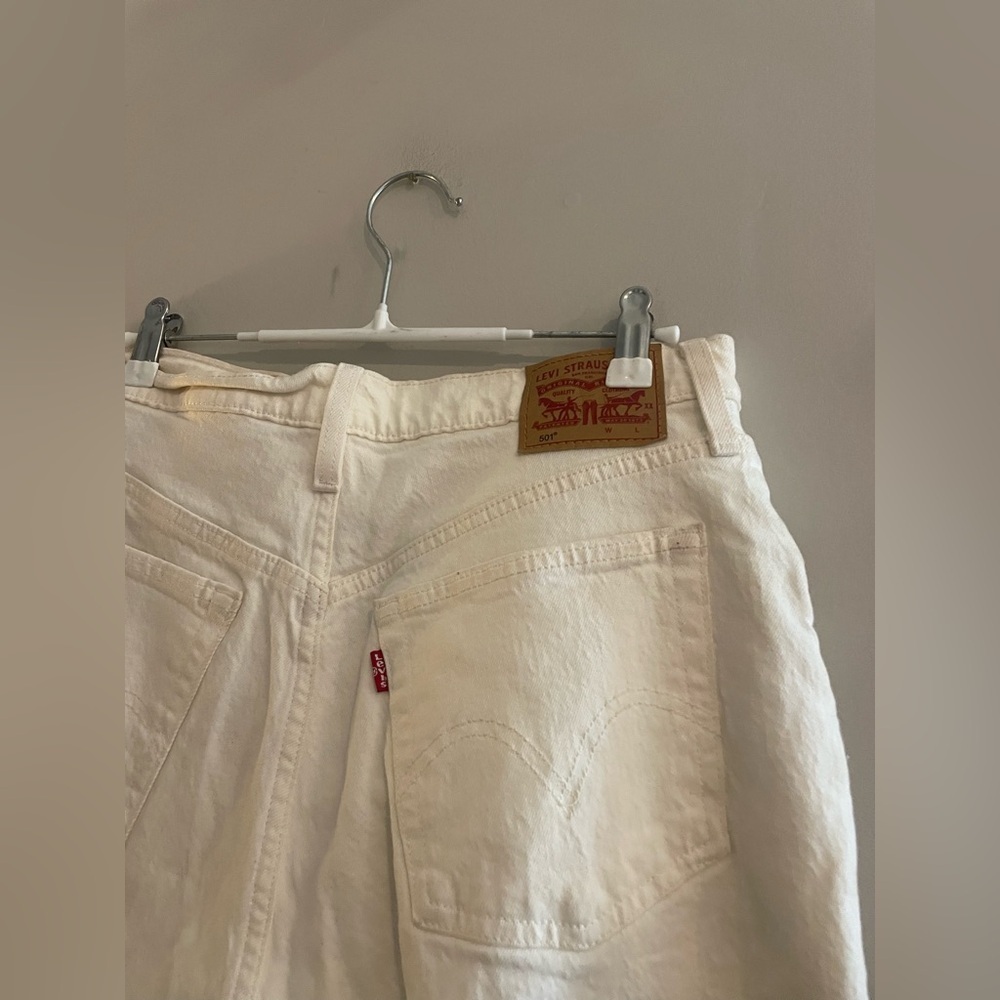 Levi’s Cream Denim Cut Off Shorts Jean Shorts - Picture 4 of 5